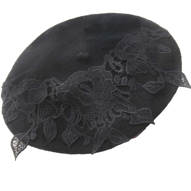 Barett Mütze Wolle schwarz spitze mit Blumen